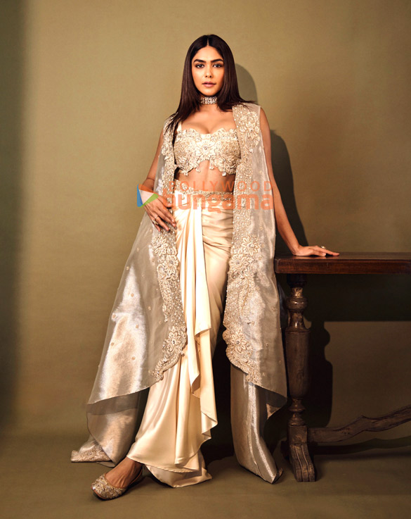 mrunal thakur 6 62
