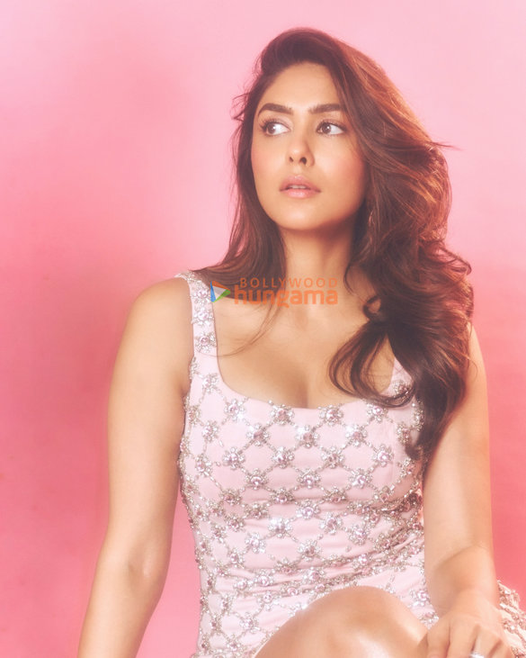 mrunal thakur 9 23
