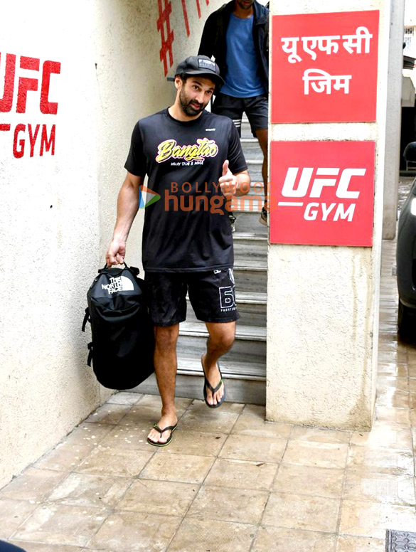 photos aditya roy kapur snapped outside a gym in bandra 2 6