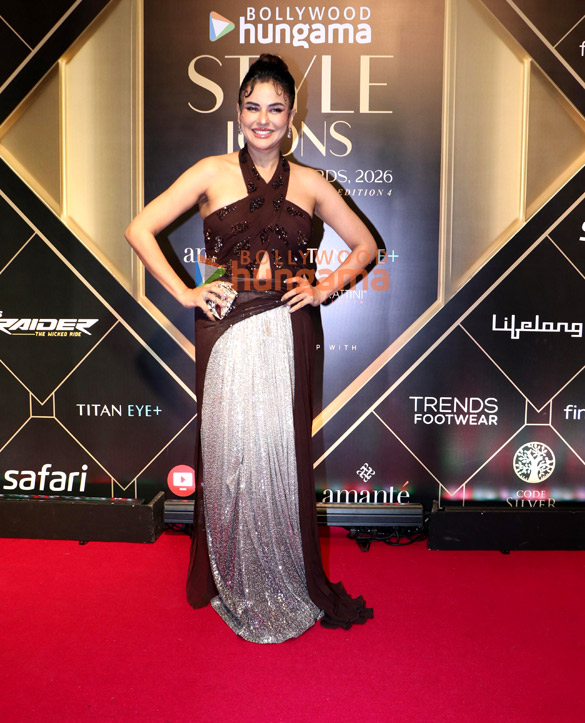 photos akshay kumar ananya panday sharvari shahid kapoor bhumi pednekar vaani kapoor arshad warsi and others grace the red carpet at bollywood hungama style icon awards 26 14