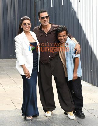 Photos: Akshay Kumar, Disha Patani, Akshara Singh and Rajpal Yadav snapped at Kalina airport