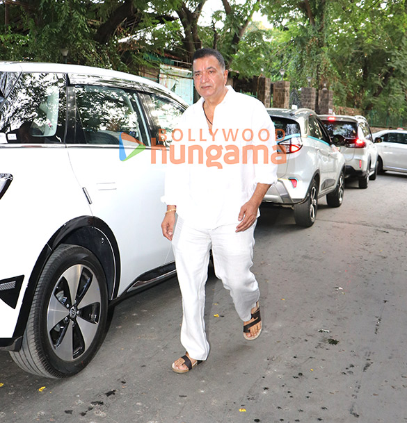 photos anil kapoor hema malini sajid nadiadwala anu malik and others attend late pahlaj nihalanis prayer meet 33