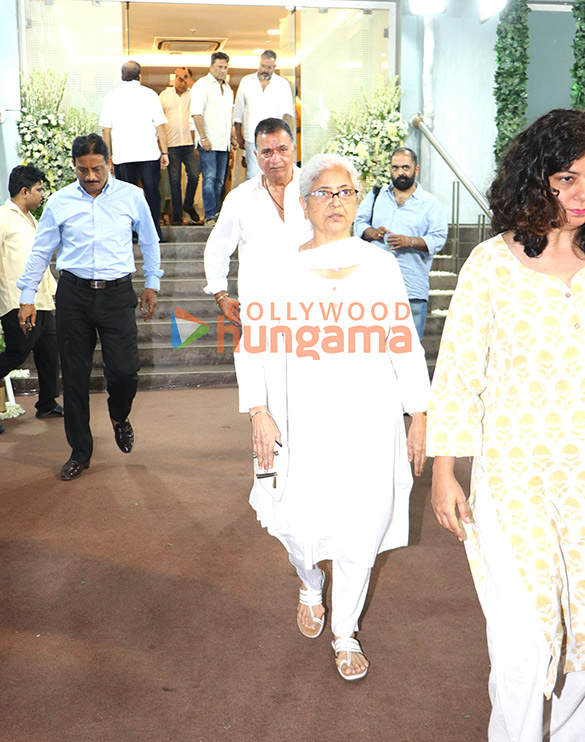 photos anil kapoor hema malini sajid nadiadwala anu malik and others attend late pahlaj nihalanis prayer meet 37
