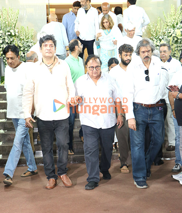 photos anil kapoor hema malini sajid nadiadwala anu malik and others attend late pahlaj nihalanis prayer meet 46