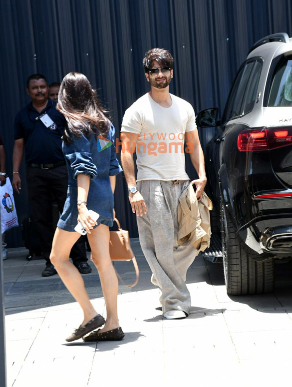 photos cast of cocktail 2 snapped leaving to promote the film in delhi 3