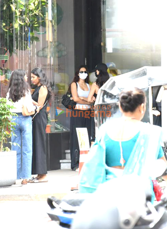 Photos: Disha Patani snapped in Bandra Photos: Disha Patani snapped in Bandra