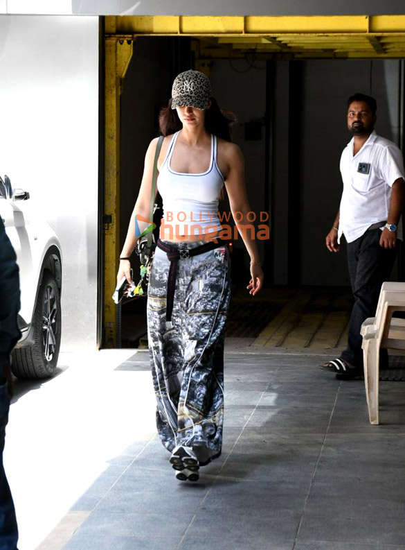 photos disha patani snapped outside a clinic in khar 2