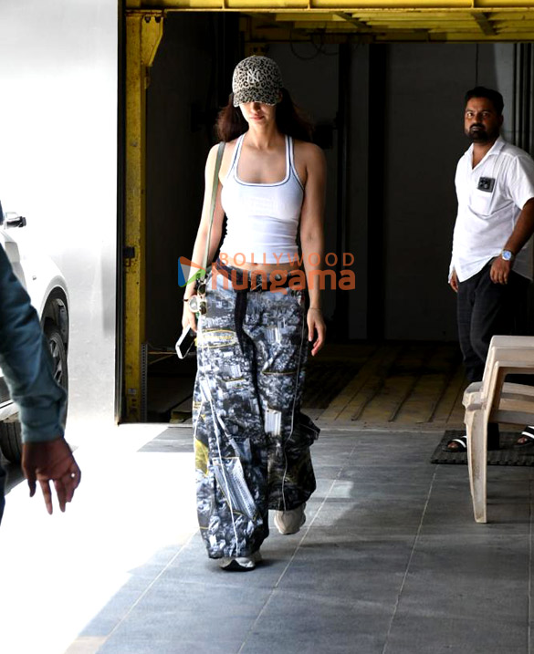 photos disha patani snapped outside a clinic in khar 3
