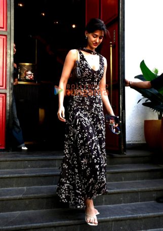 Photos: Disha Patani snapped outside a restaurant in Khar