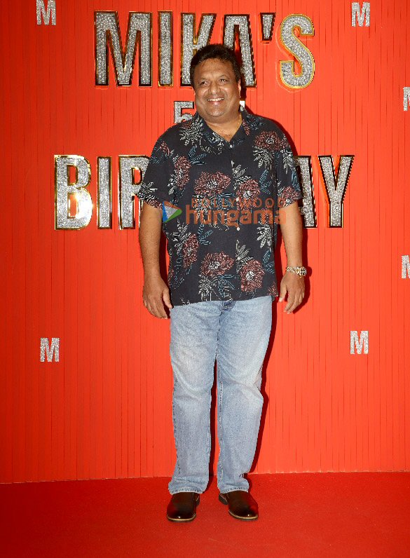 photos hema malini anupam kher sonu nigam iulia vantur and others attend mika singhs 50th birthday bash 19