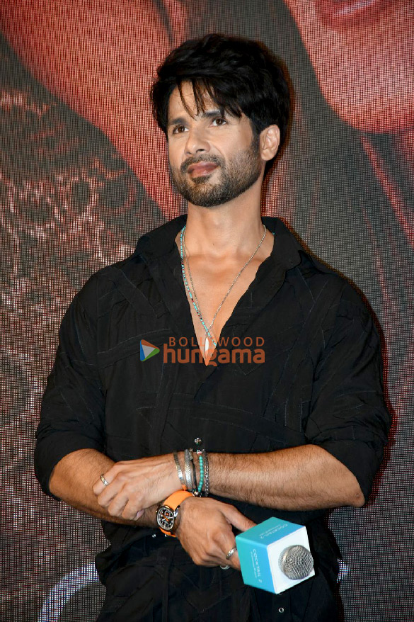photos kriti sanon shahid kapoor and cocktail 2 team snapped at trailer launch 4