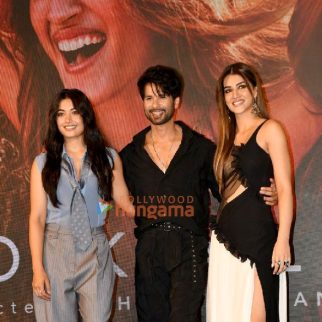 Photos: Kriti Sanon, Shahid Kapoor and Cocktail 2 team snapped at trailer launch