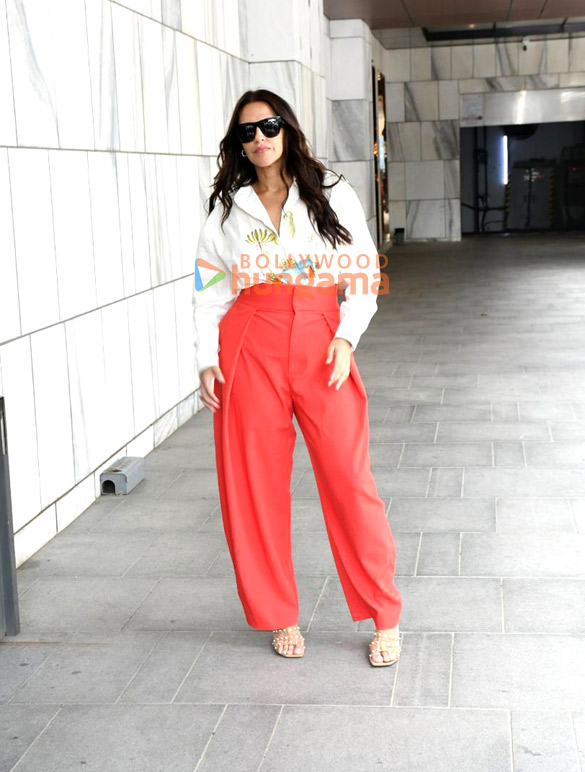 photos neha dhupia snapped in bandra 1 5