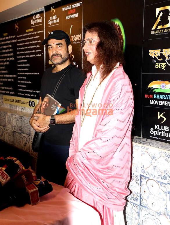 photos pankaj tripathi rumy jafry and madhushree snapped at celebrating legacy of k asif at swami oma the akk klub spiritual event hidaayatkar e azam 2