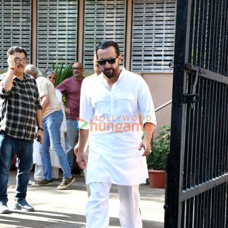 Photos: Saif Ali Khan, Malaika Arora, Varun Dhawan, Govinda, Farhan Akhtar, David Dhawan, Shatrughan Sinha and others attend the funeral of Pahlaj Nihalani