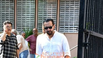 Photos: Saif Ali Khan, Malaika Arora, Varun Dhawan, Govinda, Farhan Akhtar, David Dhawan, Shatrughan Sinha and others attend the funeral of Pahlaj Nihalani