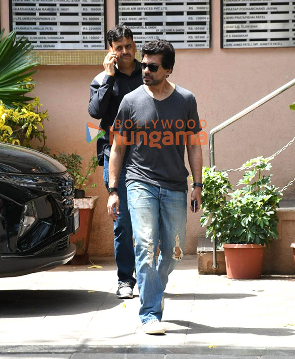 photos salman khan sohail khan arbaaz khan and others snapped at kumud ranes funeral 1