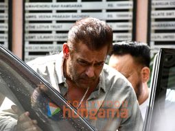 Photos: Salman Khan, Sohail Khan, Arbaaz Khan and others snapped at Kumud Rane’s funeral