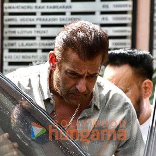 Photos: Salman Khan, Sohail Khan, Arbaaz Khan and others snapped at Kumud Rane's funeral