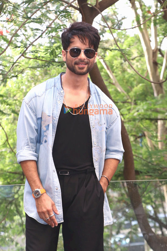 photos shahid kapoor kriti sanon and rashmika mandanna snapped promoting cocktail 2 2