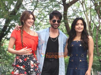 Photos: Shahid Kapoor, Kriti Sanon and Rashmika Mandanna snapped promoting Cocktail 2 Photos: Shahid Kapoor, Kriti Sanon and Rashmika Mandanna snapped promoting Cocktail 2