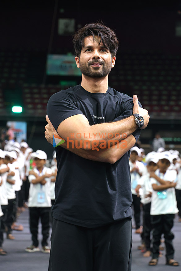 photos shahid kapoor sreeleela amruta fadnavis and others snapped at the international yoga day 2026 celebrations 8