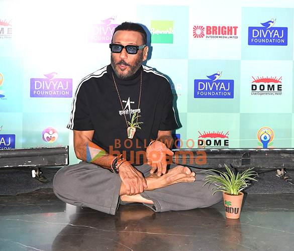 photos shahid kapoor sreeleela amruta fadnavis and others snapped at the international yoga day 26 celebrations 11