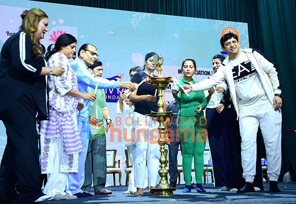 photos shahid kapoor sreeleela amruta fadnavis and others snapped at the international yoga day 26 celebrations 17