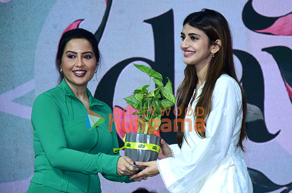 photos shahid kapoor sreeleela amruta fadnavis and others snapped at the international yoga day 26 celebrations 6