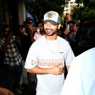 Photos: Shahid Kapoor snapped outside a cafe in Bandra