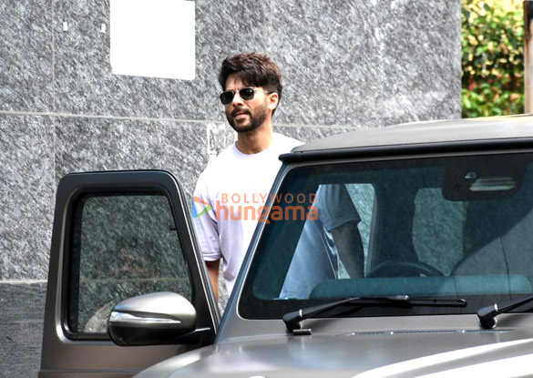 photos shahid kapoor snapped outside a gym in bandra 3