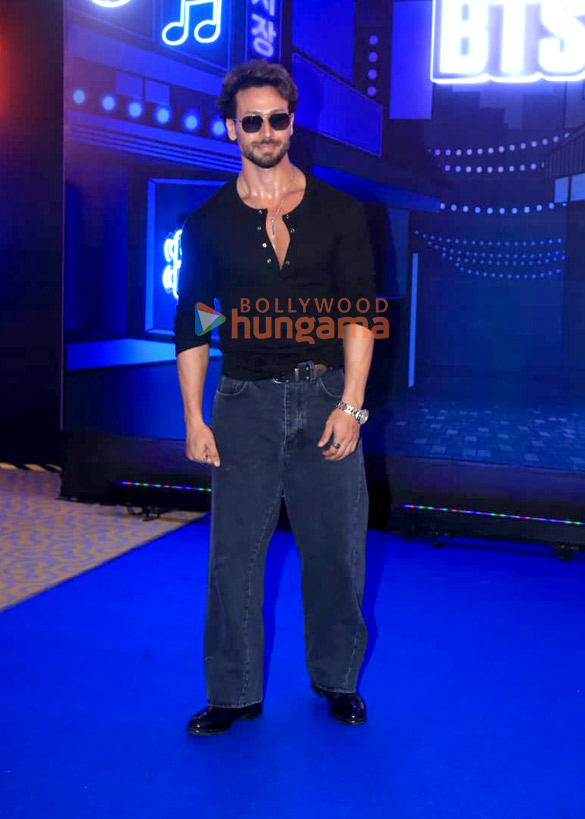 photos tiger shroff snapped at the celebration of oreo and bts collaboration 1