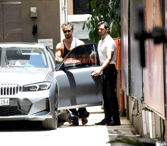 photos tiger shroff snapped outside a clinic in bandra 2 3