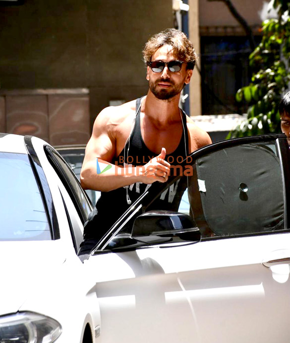Photos: Tiger Shroff spotted outside a gym in Bandra Photos: Tiger Shroff spotted outside a gym in Bandra