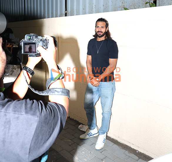 photos varun dhawan mrunal thakur pooja hegde and others grace hai jawani toh ishq hona hai special screening 2026 10
