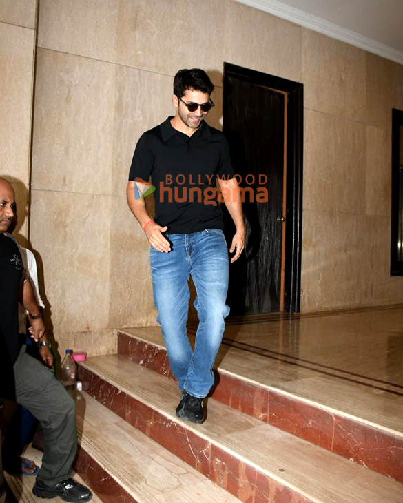 photos varun dhawan snapped at tips office in khar 3
