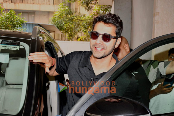 photos varun dhawan snapped at tips office in khar 4