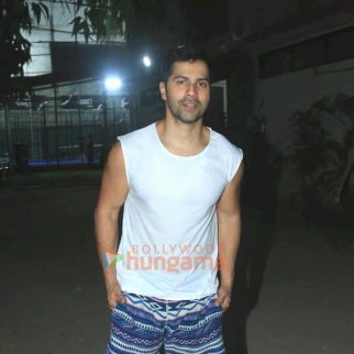 Photos: Varun Dhawan snapped in Bandra