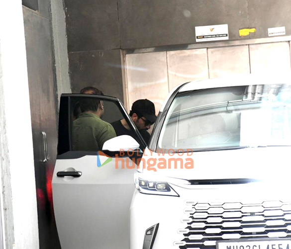Photos: Vicky Kaushal snapped outside a clinic in Bandra Photos: Vicky Kaushal snapped outside a clinic in Bandra