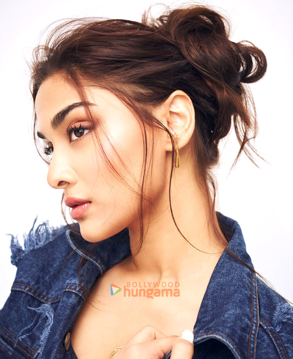 saiee manjrekar 4 40