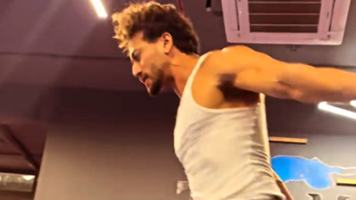 Super jump! Tiger Shroff