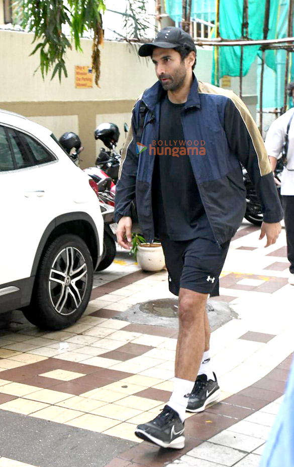 photos aditya roy kapur snapped outside a gym in khar 1