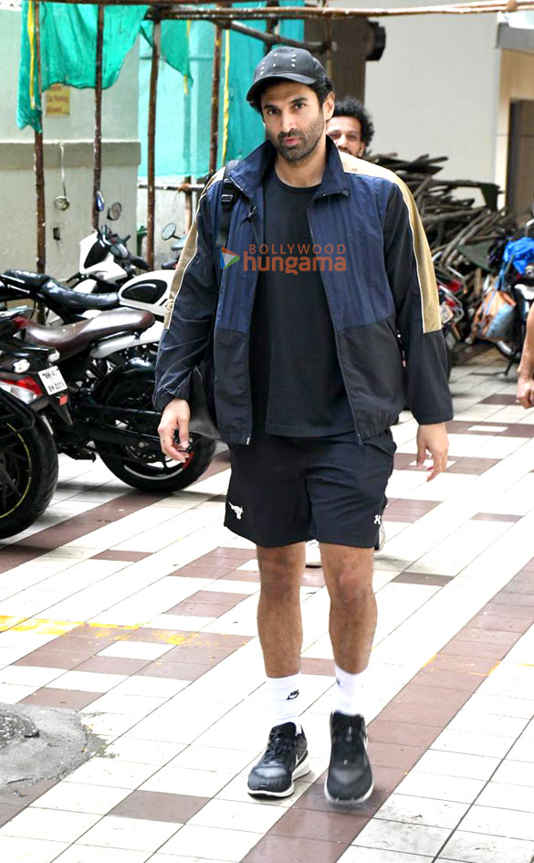 photos aditya roy kapur snapped outside a gym in khar 3