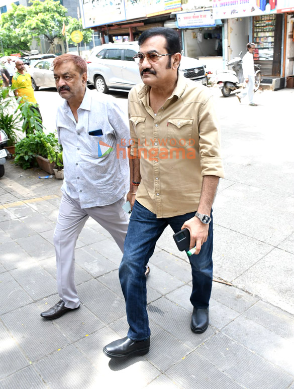 photos celebs attend pyarelal ramprasad sharmas wifes funeral 3