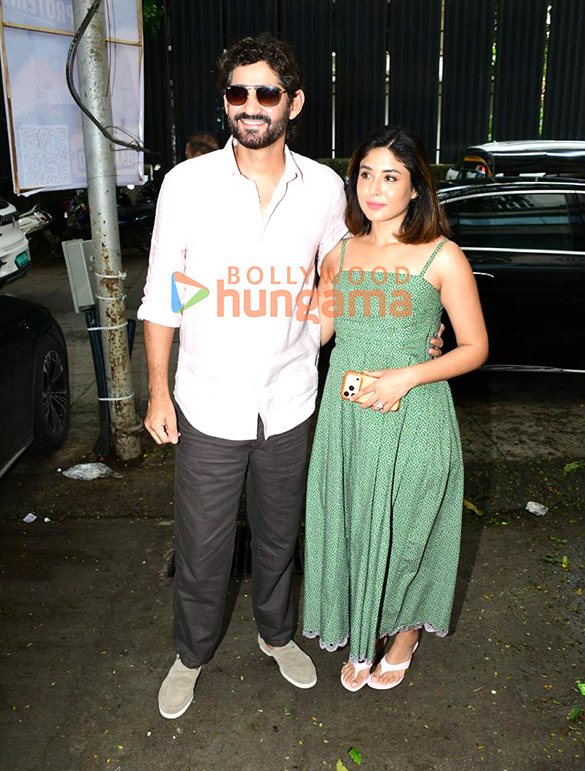 photos gaurav kapur and kritika kamra spotted outside a restaurant in bandra 5
