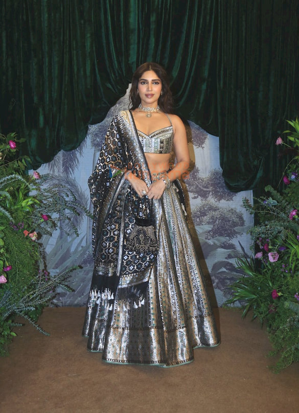 photos janhvi kapoor anil kapoor bhumi pednekar varun dhawan rakul preet singh rekha and others attend anshula kapoor and roha 19