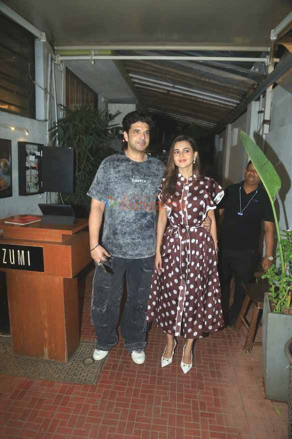 Photos: Karan Kundrra and Tejasswi Prakash snapped in Bandra Photos: Karan Kundrra and Tejasswi Prakash snapped in Bandra