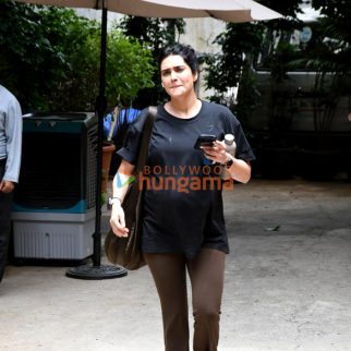 Photos: Karishma Tanna snapped outside a gym in Bandra