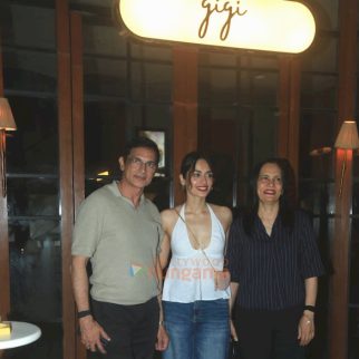 Photos: Manushi Chhillar snapped with her parents at Gigi restaurant in Bandra