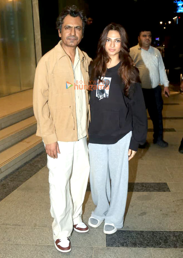 photos nawazuddin siddiqui snapped with daughter in bandra 1